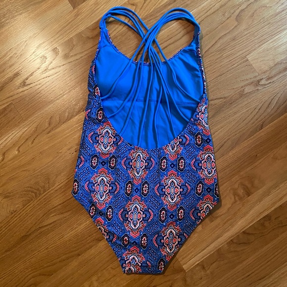 Hollister Strappy Back One Piece Swimsuit - Picture 4 of 5